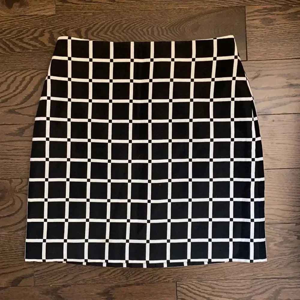 Ann Taylor Checkered Straight Highwaisted Black/White Plaid Skirt Size 0